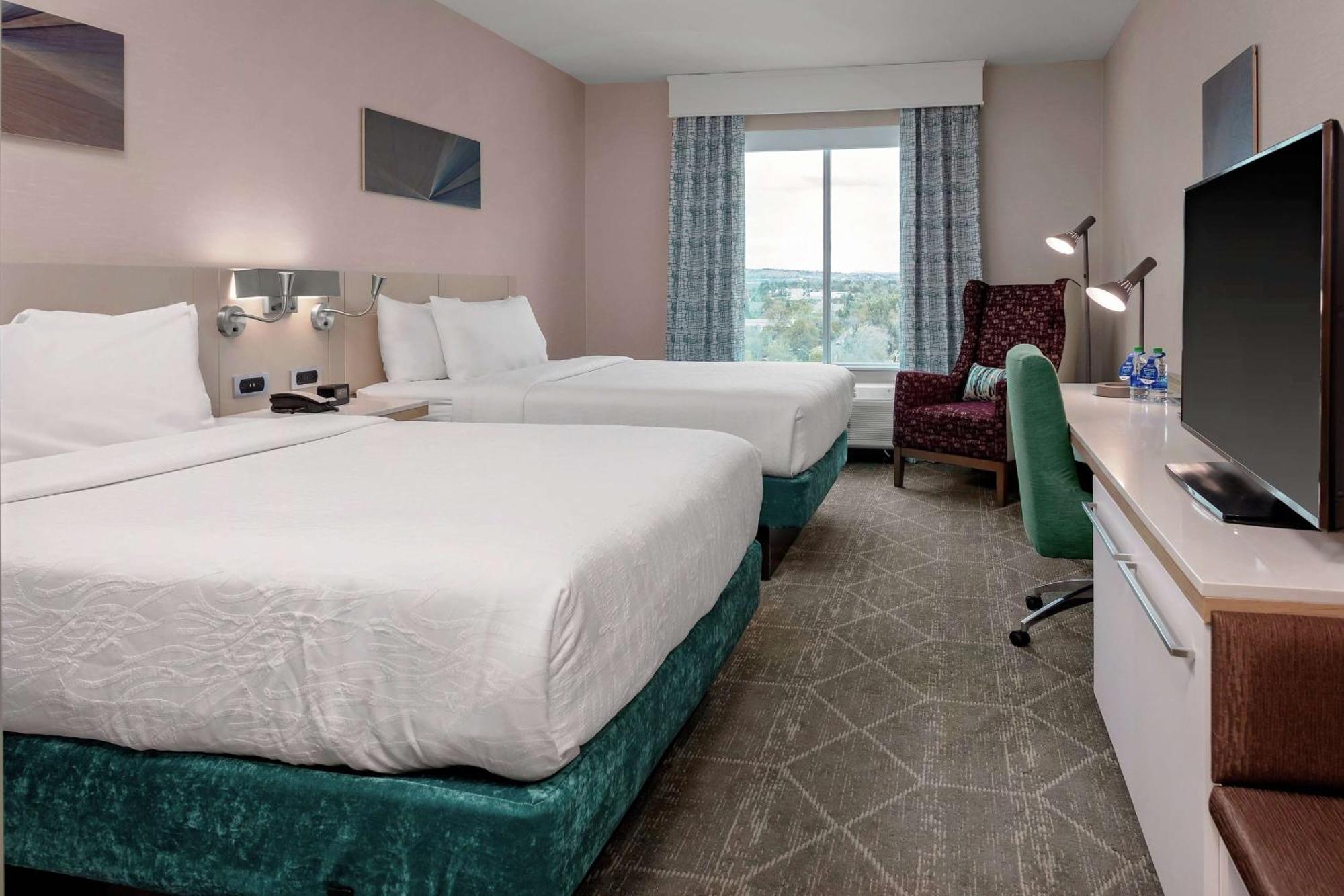 Queen Room Two Queen Beds Mountain View,1551699328:JPEG
