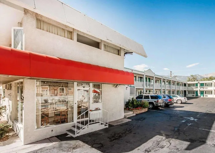 Cheap hotel: Econo Lodge Colorado Springs Downtown