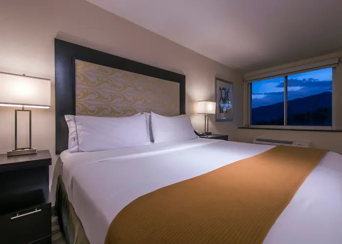 Ski Resorts Holiday Inn Express & Suites Colorado Springs Central By Ihg